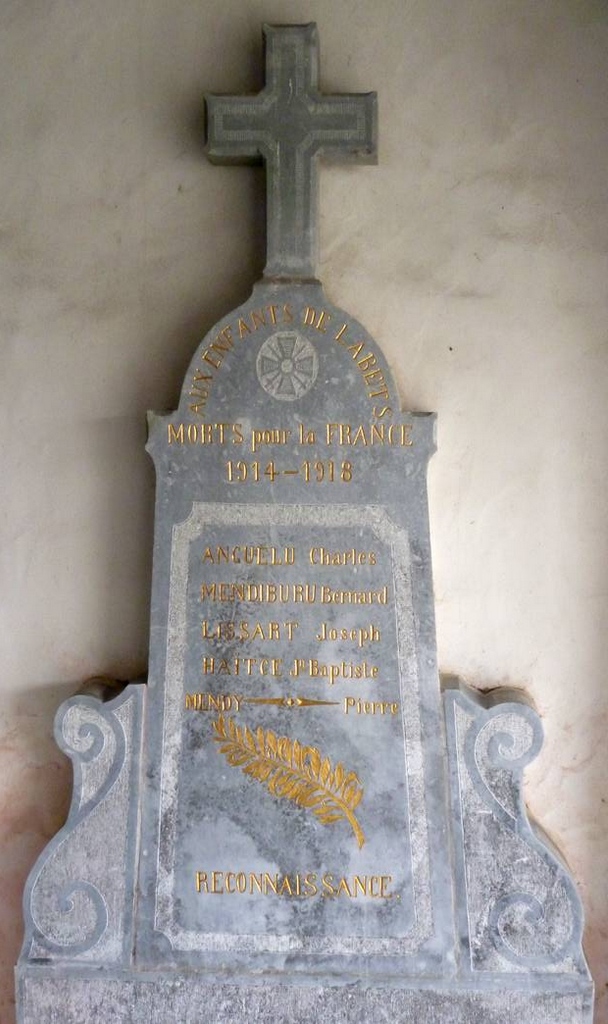 Le monument aux morts de Labets, Labets-Biscay en Pyrénées-Atlantiques