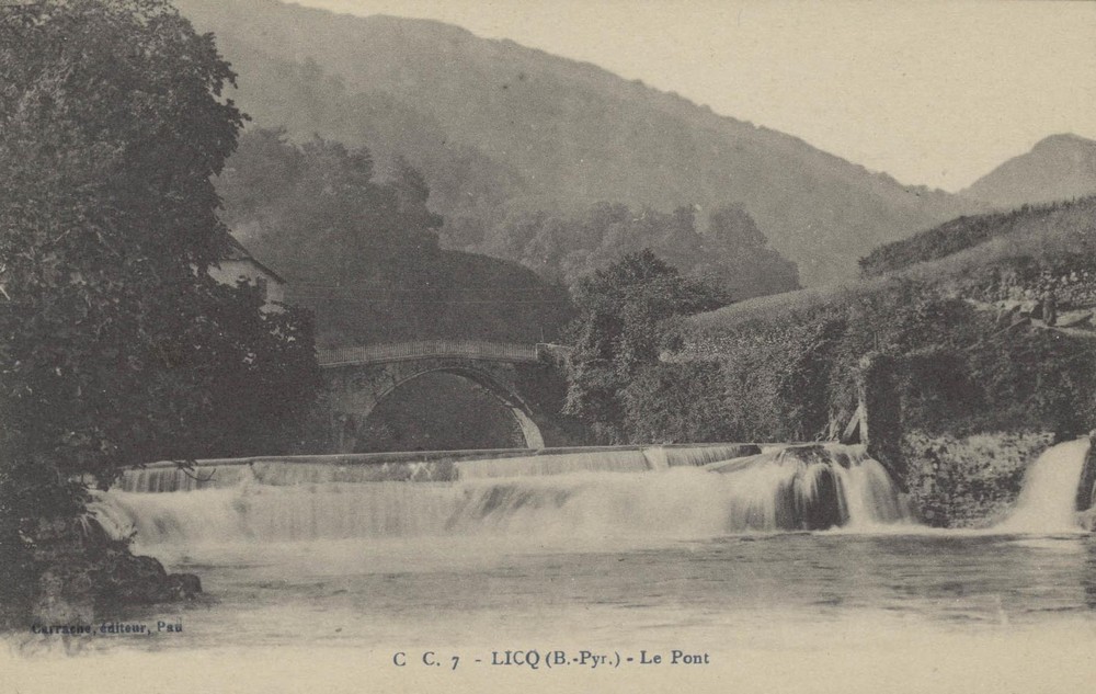 Le pont de Licq-Atherey en Pays Basque, Soule